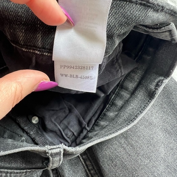 Everlane - The Cheeky Jean - High Rise - Washed Black - Picture 7 of 10